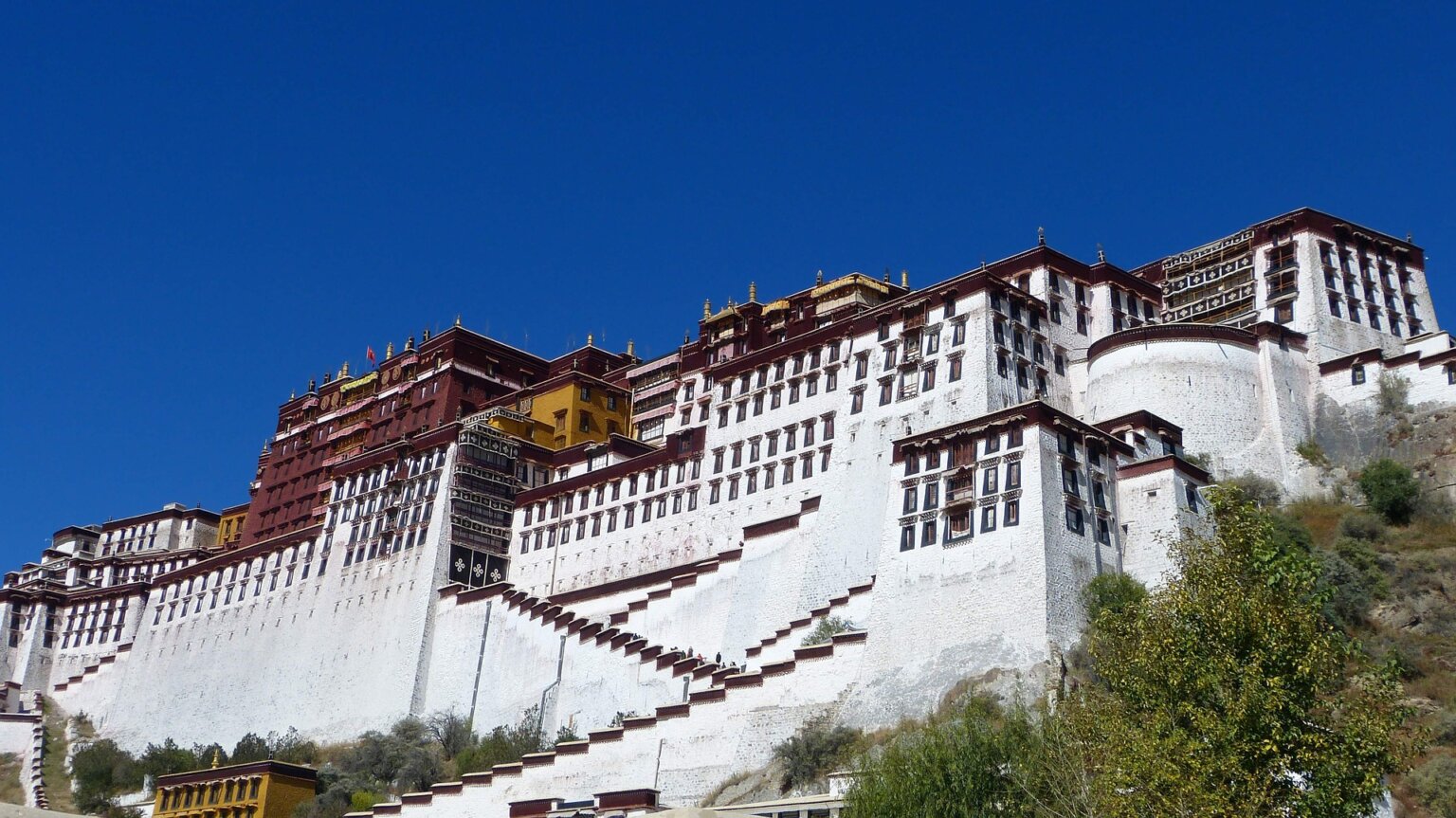 Visiting Potala Palace in Tibet | Everything you need to know