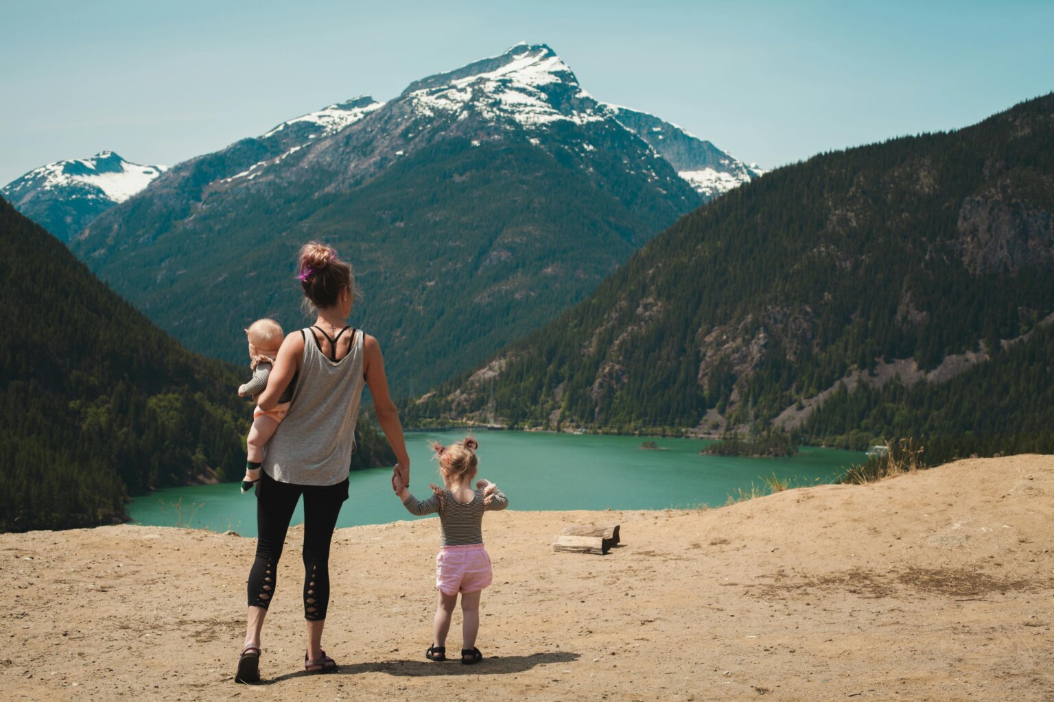 Mum on the Move: Travel-Friendly Dresses for Confident Adventures